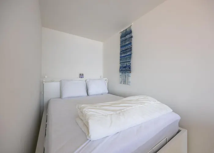 Lecomte - The Shoreline Experience Premium 184 Apartment